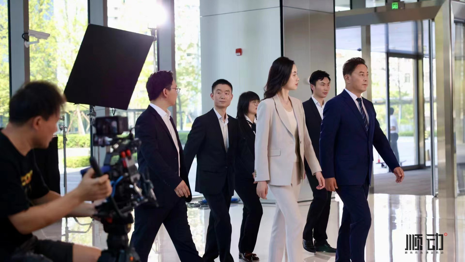 順動廣告為金融企業(yè)匯正財(cái)經(jīng)拍攝宣傳片